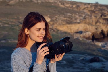 Kadın fotoğrafçı doğa profesyonel yaşam tarzı seyahati