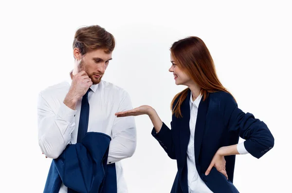 Hombre y mujer trabajo colegas comunicación finanzas trabajo oficina — Foto de Stock