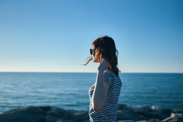 Woman on the beach in the mountains near the sea and sunset summer cropped view — Stock Photo, Image