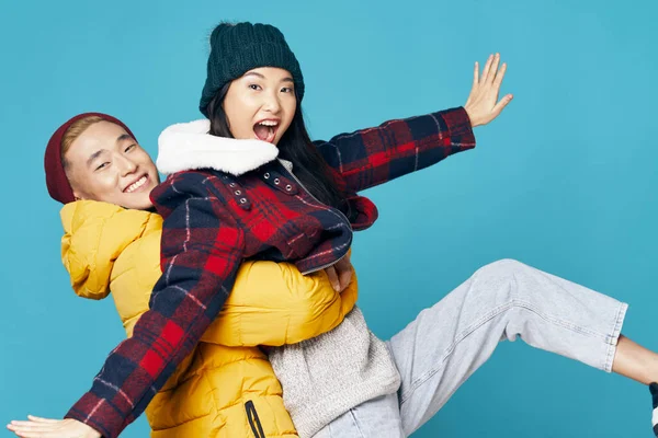 Jovem casal asiático aparência diversão moda roupas estilo moderno — Fotografia de Stock