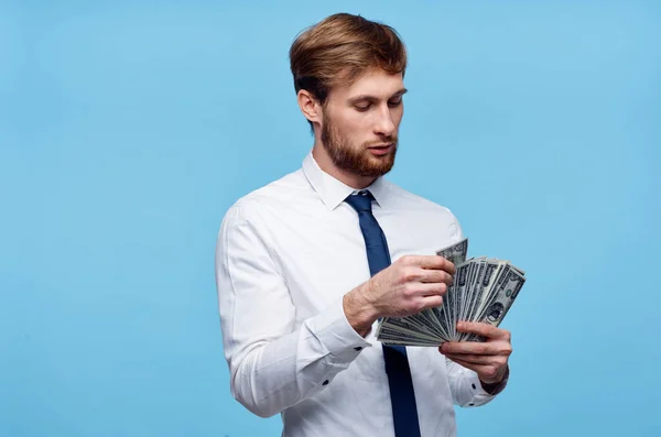 Jungfru man i slips med pengar i händerna rikedom framgång självförtroende — Stockfoto