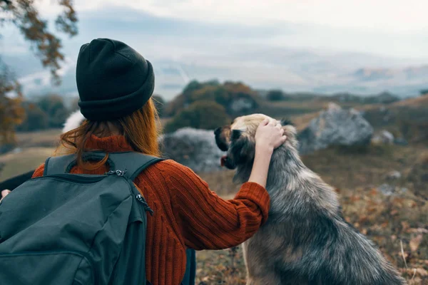 Kobieta turysta natura podróże przyjaźń wakacje wolność — Zdjęcie stockowe