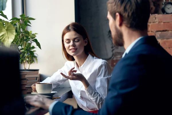 Trabalho colegas comunicação estilo de vida café café da manhã finanças — Fotografia de Stock