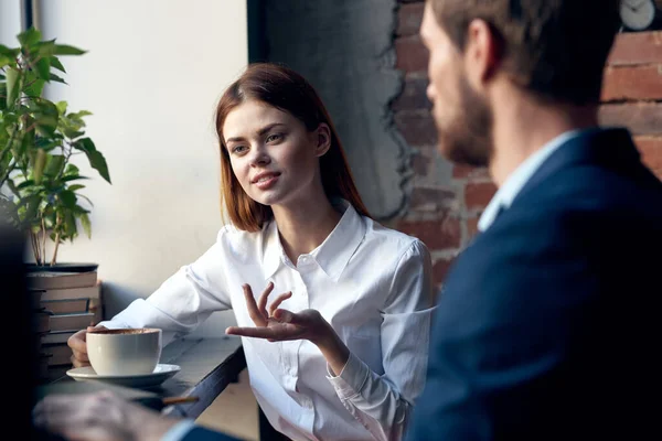 Colleghi di lavoro comunicazione stile di vita caffè colazione finanza — Foto Stock