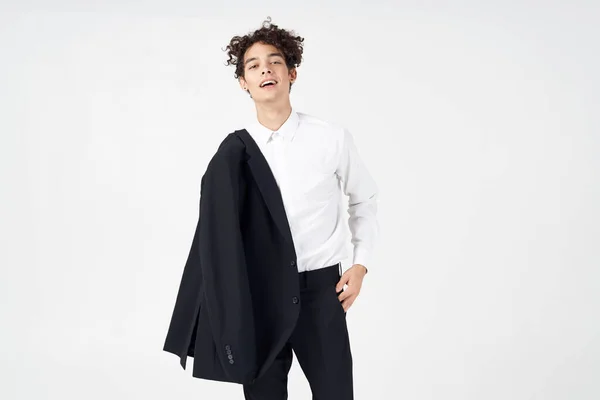 Knappe man krullend haar jas zelfvertrouwen moderne stijl bedrijf — Stockfoto