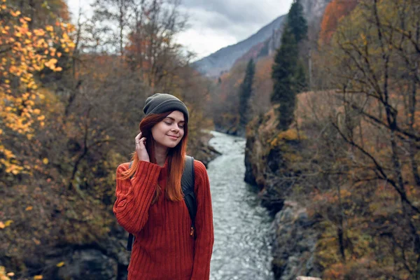 Femme Randonneur Voyage Dans Les Montagnes — Photo