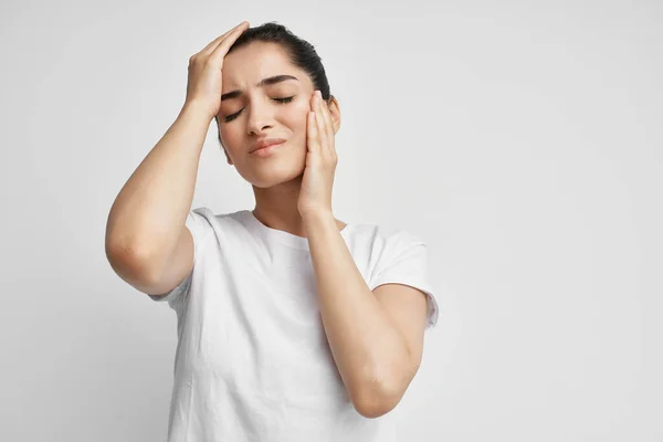 Incident t-shirts gezondheidsproblemen migraine emoties ontevredenheid — Stockfoto