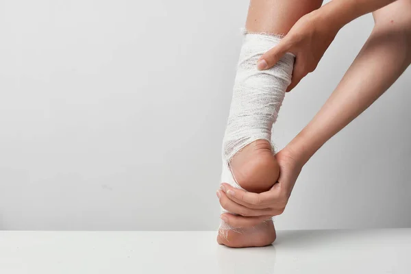 Problemas de saúde das pernas enfaixadas lesões de saúde — Fotografia de Stock