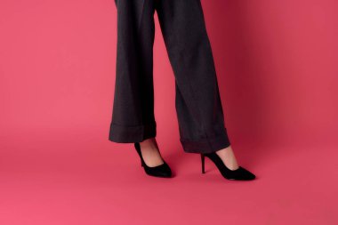 Kadın ayakkabıları kırpık görünüm pozu izole edilmiş arka plan modası