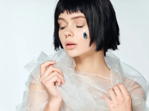 Brunette pure stof naakt schouders scheuren make-up — Stockfoto