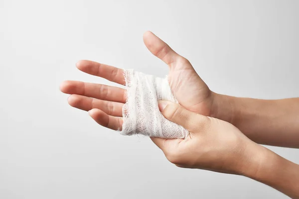 Blessures bandage bras problèmes de santé traitement style de vie — Photo