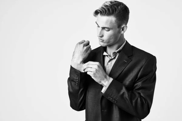 男性のスーツエレガントなスタイルのファッション現代的なライフスタイル — ストック写真