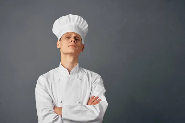 Allegro chef ha piegato le mani di fronte a lui lavoro uniforme — Foto Stock