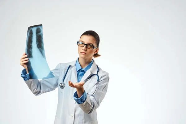 Жіноча лікарська медицина рентгенівські промені лікарняна робота — стокове фото