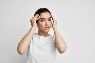 Baş ağrısı olan kadın sağlık sorunları, arka plan depresyonu migreni.