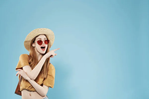 Mulher Com Chapéu Apontando Foto Alta Qualidade — Fotografia de Stock