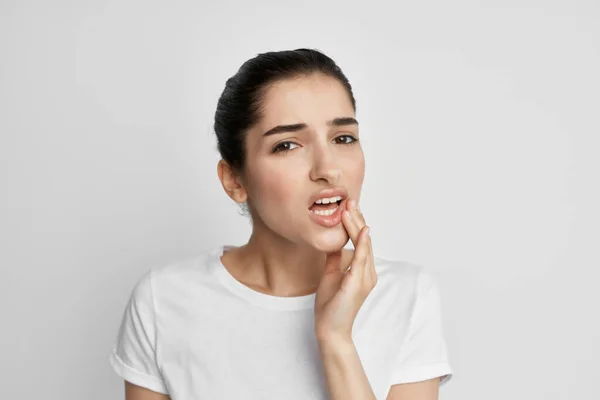 Mulher dor de dente problemas de saúde desconforto tratamento — Fotografia de Stock