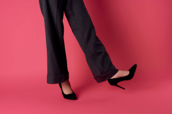 женская обувь позирует обрезанный вид изолированный задний моды