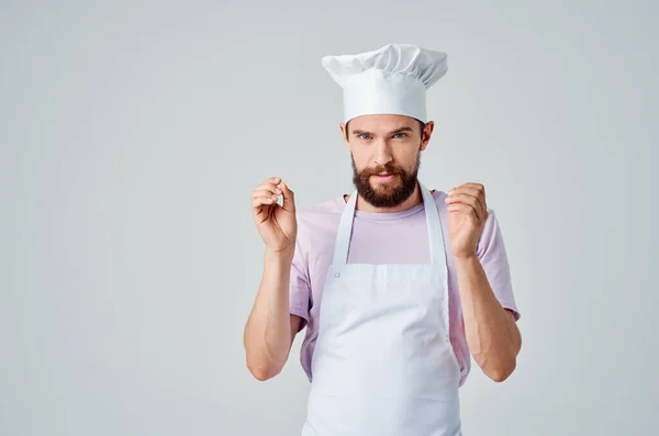Emotivo chef maschio gesticolando con le mani cucina lavoro professionale — Foto Stock