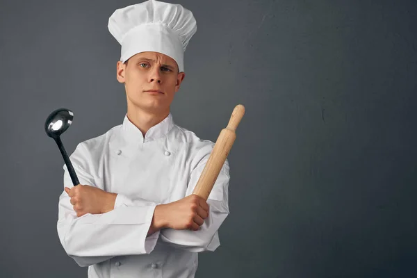 Manliga kock professionell kock objekt restaurang matlagning — Stockfoto