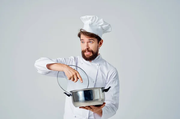 Cheerful Chef Com Panela Mão Cozinha — Fotografia de Stock