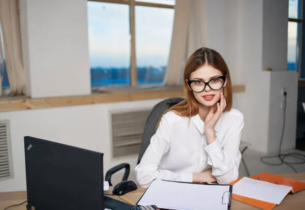 Mulher Negócios Trabalho Com Laptop Foto Alta Qualidade — Fotografia de Stock