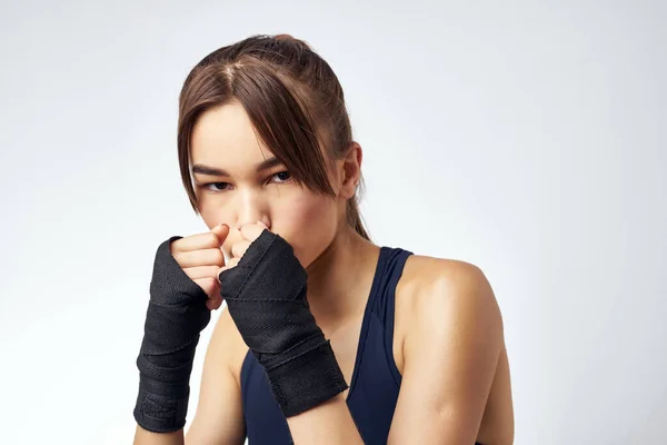 Femme entraînement punch boxe exercice mode de vie — Photo