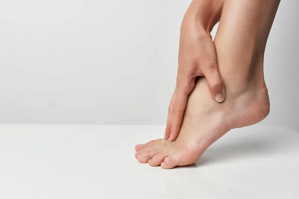 Dolor en las piernas masaje tratamiento medicina problemas de salud —  Fotos de Stock
