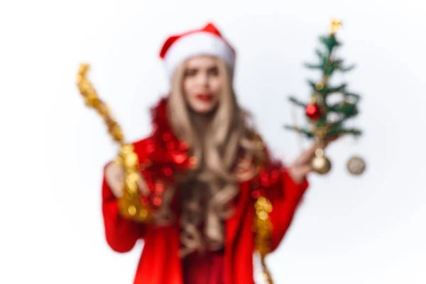 Nő visel Mikulás jelmez dekoráció ajándékok karácsony — Stock Fotó