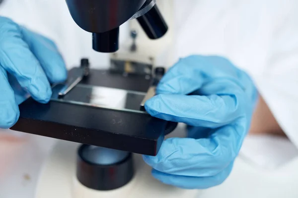 Microscope setting experiment diagnostics science laboratory — Stock Photo, Image