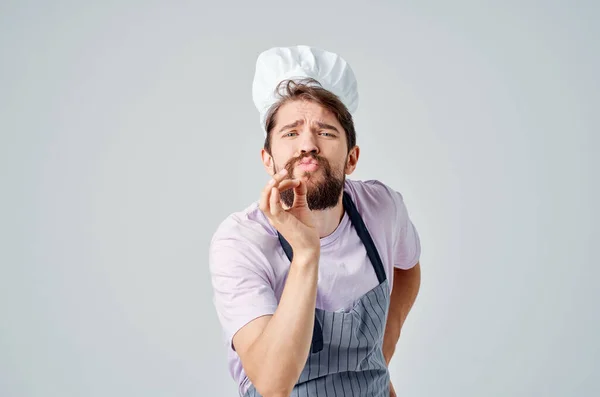 Mężczyzna w kucharzy jednolite emocje profesjonalna praca restauracja przemysł — Zdjęcie stockowe