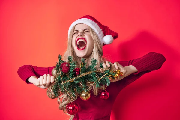 Joyeux Noël femme décoration de vacances amusant fond rouge — Photo