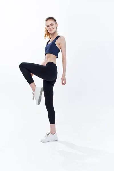 Mujer deportiva ejercicio saltar cardio entrenamiento estilo de vida —  Fotos de Stock