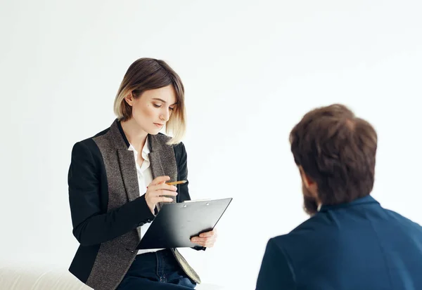 Colegas de trabalho documentos escritório de comunicação de trabalho — Fotografia de Stock