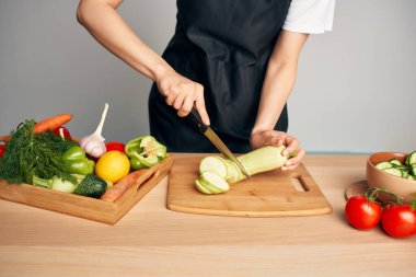Sebze doğramak sağlıklı yaşam tarzı yemek