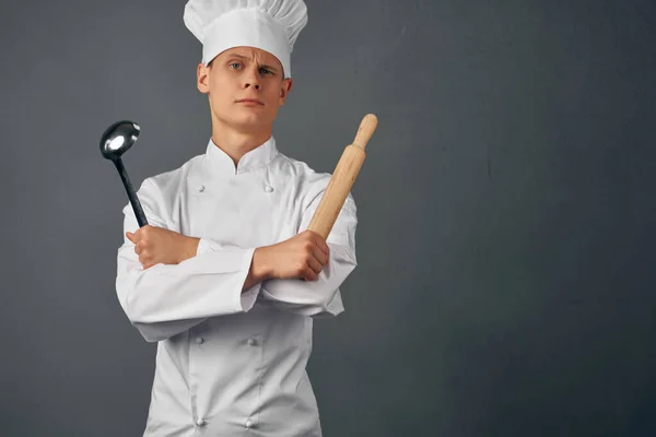 Kock med artiklar för matlagning livsmedelsarbetare — Stockfoto