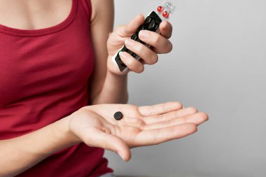 El tedavisinde dışkısı olan kadın eczane yaşam tarzı terapisi