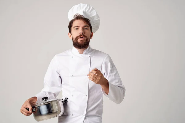 Chef com uma panela em suas mãos restaurante emoções cozinhar — Fotografia de Stock