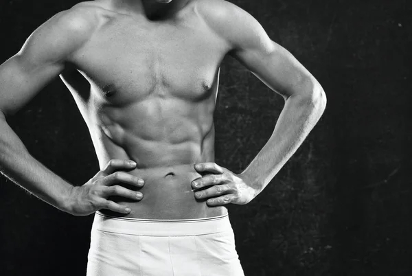 Спортивний чоловік у білих трусиках перекачував мотивацію тренування тіла — стокове фото