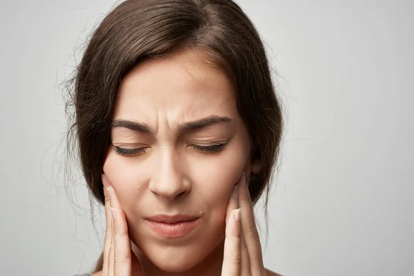 Kobieta z bólem zęba medycyna problemy zdrowotne stomatologia — Zdjęcie stockowe