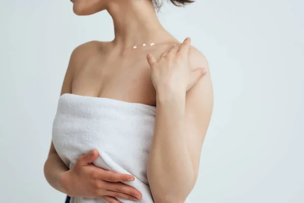 Spalle nude pelle pulita dopo lo stile di vita doccia cura — Foto Stock