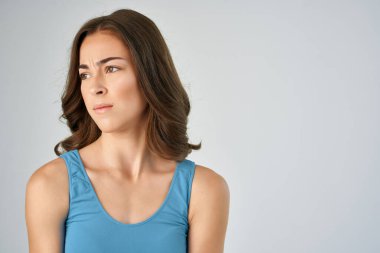 Güzel, esmer, moda, saç stili, yaşam tarzı...