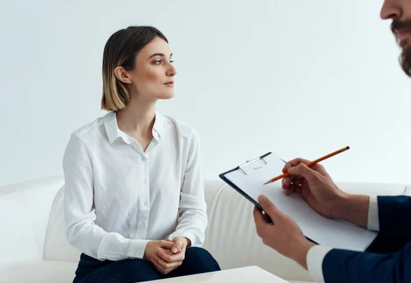 Mujer psicólogo problema comunicación discusión diagnóstico — Foto de Stock