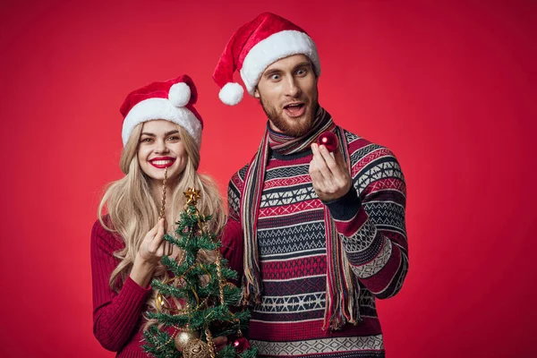 Άνδρας και γυναίκα το νέο έτος διακοπές Χριστούγεννα διακόσμηση διασκέδαση — Φωτογραφία Αρχείου