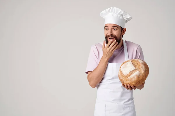 Panettiere Maschio Grembiule Bianco Con Pane Mano — Foto Stock