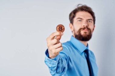 Bitcoin 'i tutan iş adamı. Yüksek kalite fotoğraf