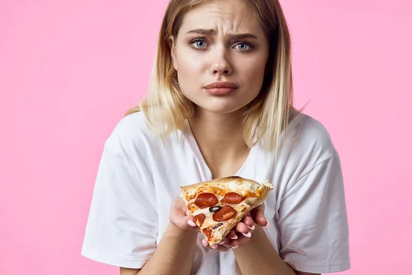 Mulher Bonita Alegre Shirt Branca Com Pizza — Fotografia de Stock