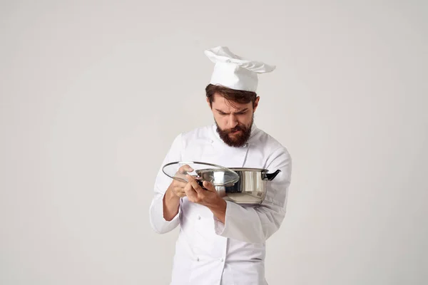 Chef Profissional Com Panela Nas Mãos Cozinhar — Fotografia de Stock