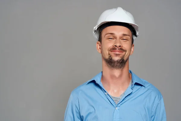 Homem na construção uniforme engenheiro profissional de trabalho — Fotografia de Stock
