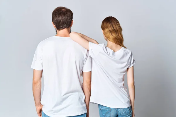 Man and woman hugging in white t-shirts mockup back view — Stock Photo, Image